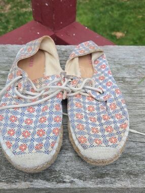 J CREW Women’s Floral Canvas Espadrilles - Cream & Blue with Coral Accents